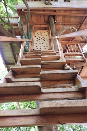 Deluxe Tree House | Desk, laptop workspace, iron/ironing board, free WiFi