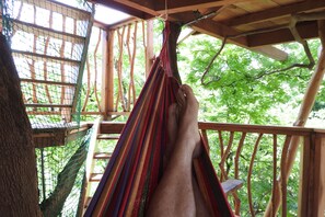 Cabane dans un arbre Deluxe | Vue de la chambre