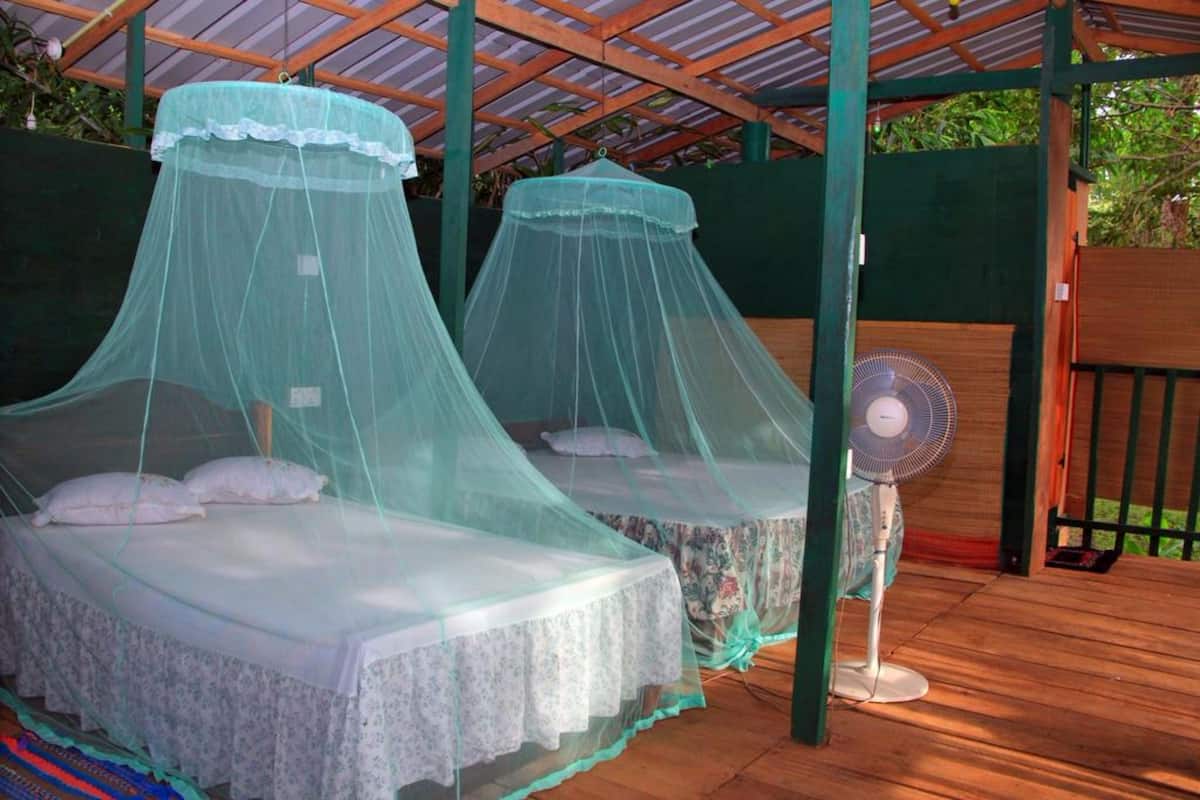 Family Cabin | Desk, laptop workspace, iron/ironing board, free WiFi