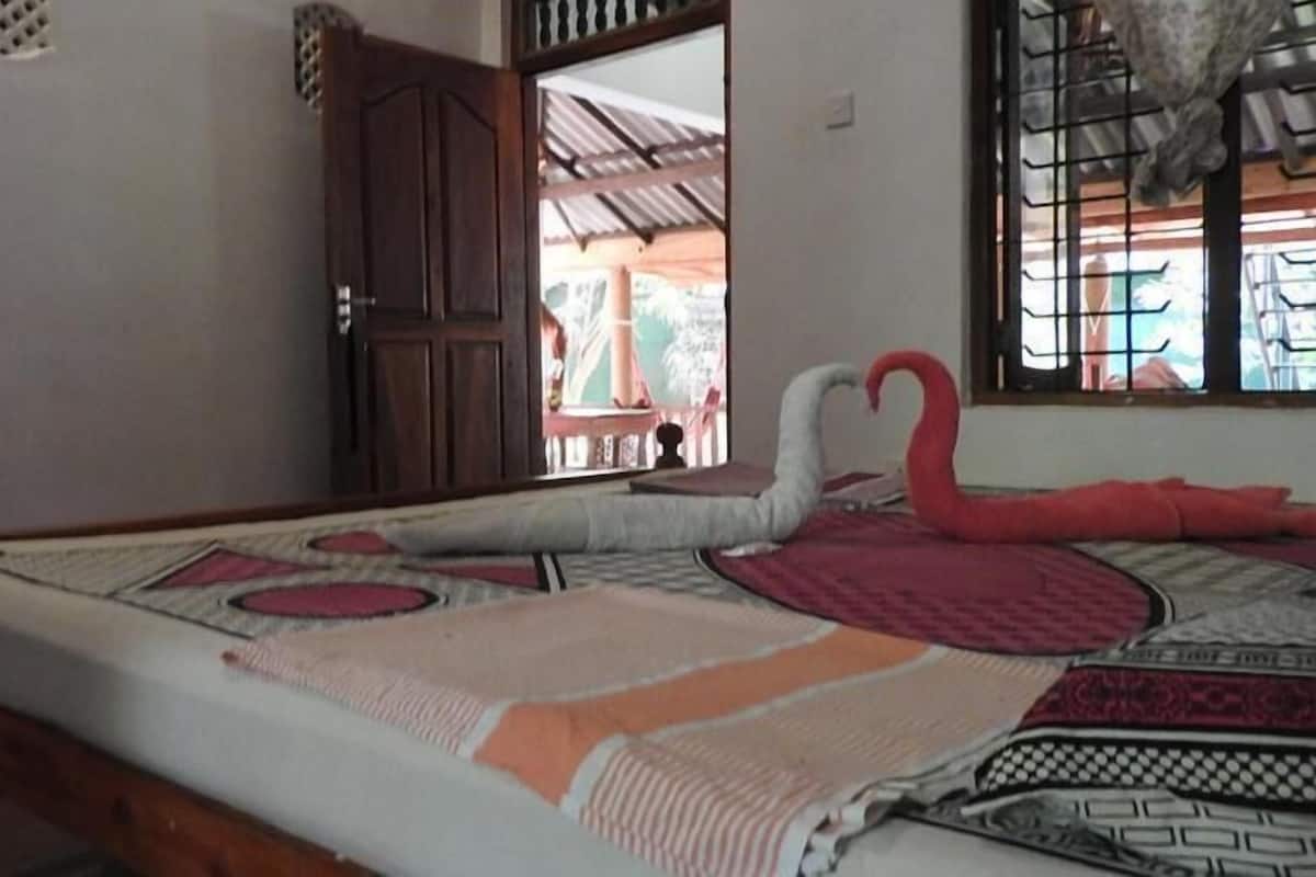 Basic Double Room | Desk, laptop workspace, iron/ironing board, free WiFi