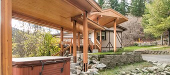 Cottage on the Creek