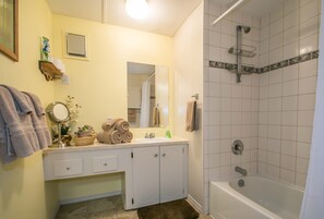 Cabin, 2 Bedrooms | Bathroom