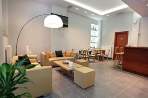 Lobby sitting area - Meni Apartments Hotel (Athens)
