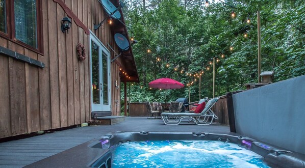Outdoor spa tub