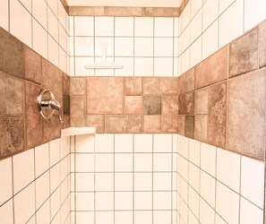 Cabin, 2 Bedrooms | Bathroom | Towels
