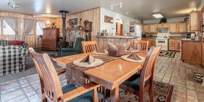 Cabin, 2 Bedrooms | In-room dining