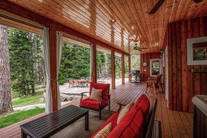 Cabin, 3 Bedrooms | Living room