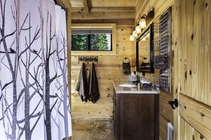 Cabin, 2 Bedrooms | Bathroom | Combined shower/tub, towels - Thyme Out (Leavenworth)