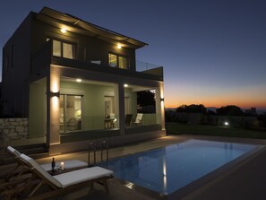 2 outdoor pools, pool loungers - Katakis Villas (Chania)