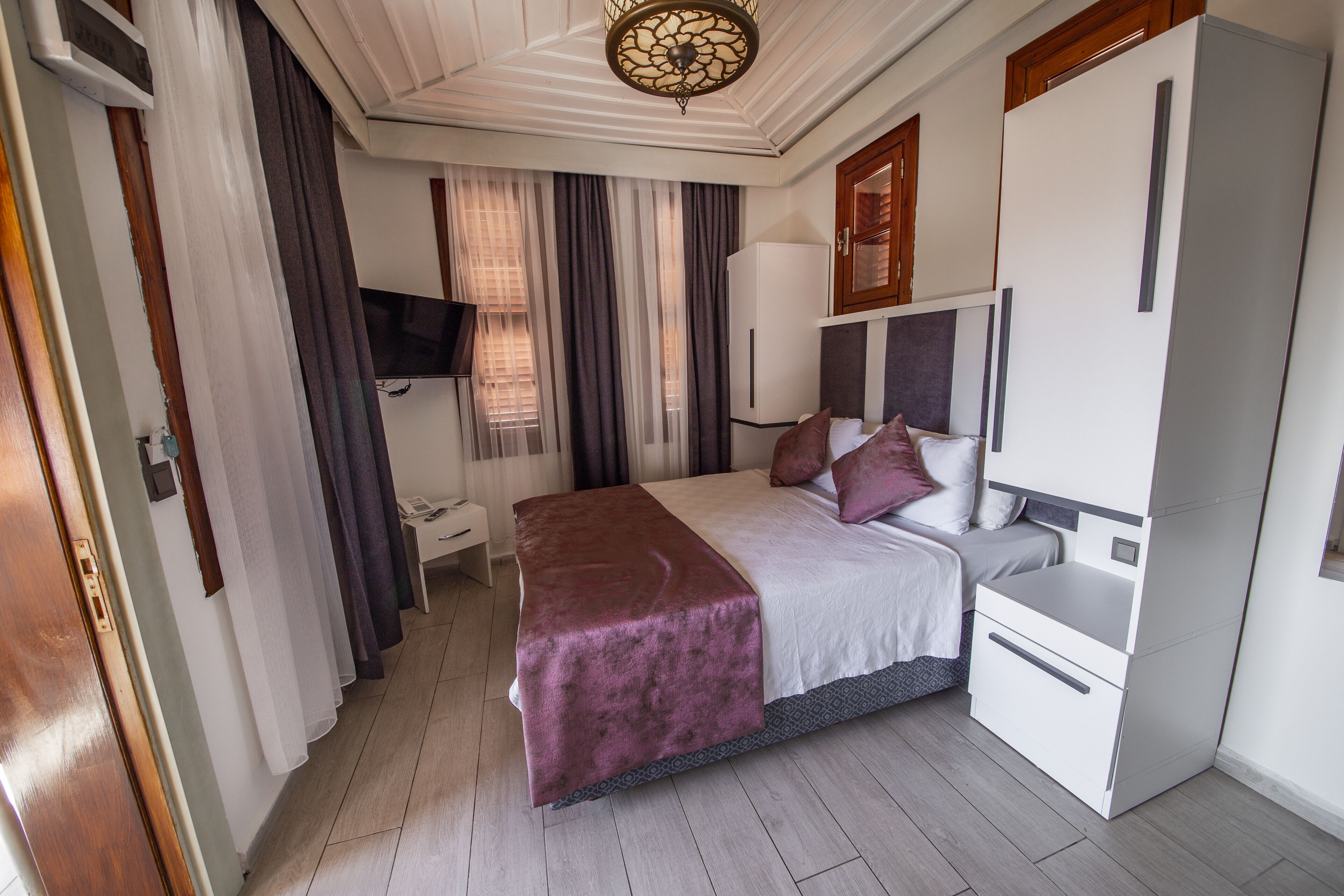 superior double room, 1 double bed, non smoking, terrace | minibar, in-room safe, free wifi, bed sheets