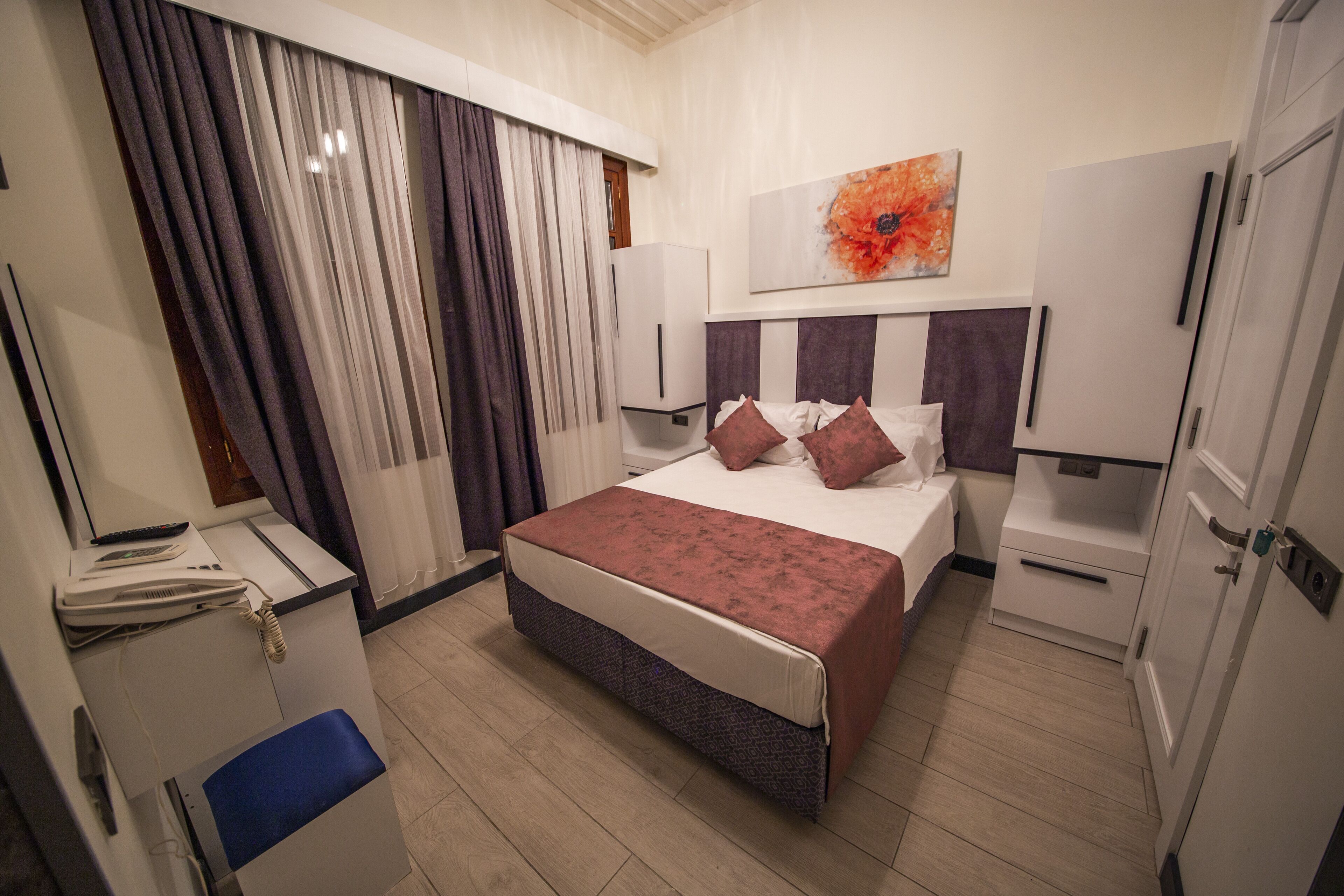 standard double or twin room, 1 bedroom, non smoking, city view | minibar, in-room safe, free wifi, bed sheets
