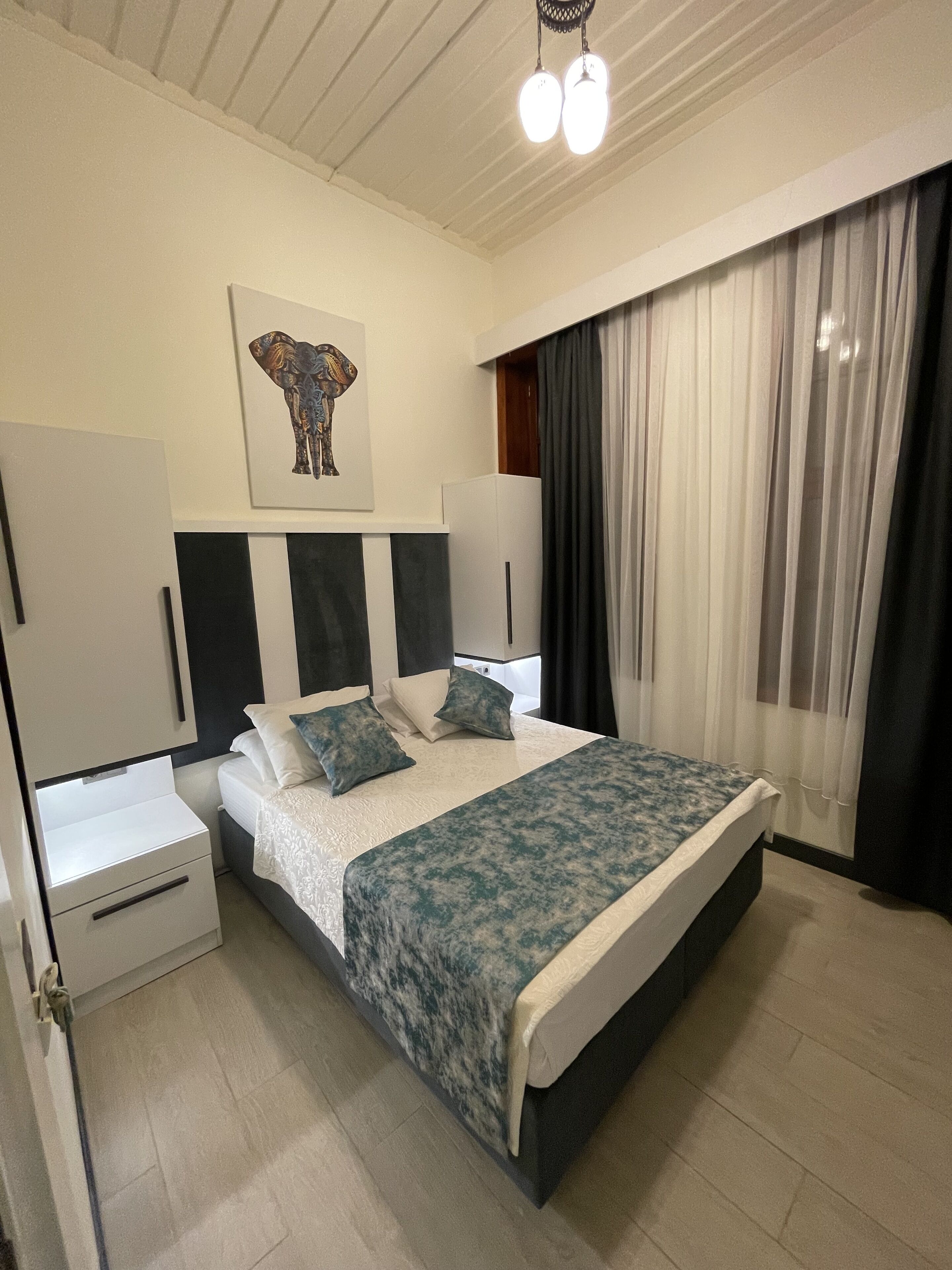 standard double or twin room, 1 bedroom, non smoking, city view | minibar, in-room safe, free wifi, bed sheets