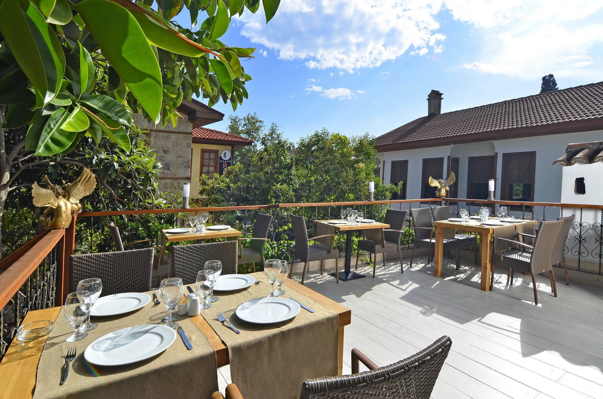 breakfast, lunch and dinner served