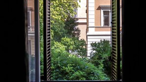 Double or Twin Room | Courtyard view - Caroline Rooms Rome (Rome)