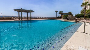 Outdoor pool - White Caps by Luxury Gulf Rentals (Orange Beach)