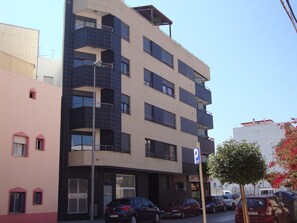 Vista frontal de la propiedad