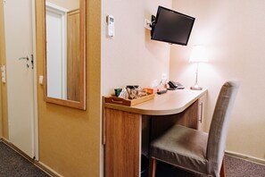 Standard Twin Room | In-room safe, desk, free WiFi, bed sheets