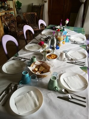 Daily full breakfast (EUR 5 per person)