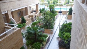 A multi-level indoor garden with various plants and a central pathway. - Apartamentos Marina D'Or 3000 (Oropesa del Mar)