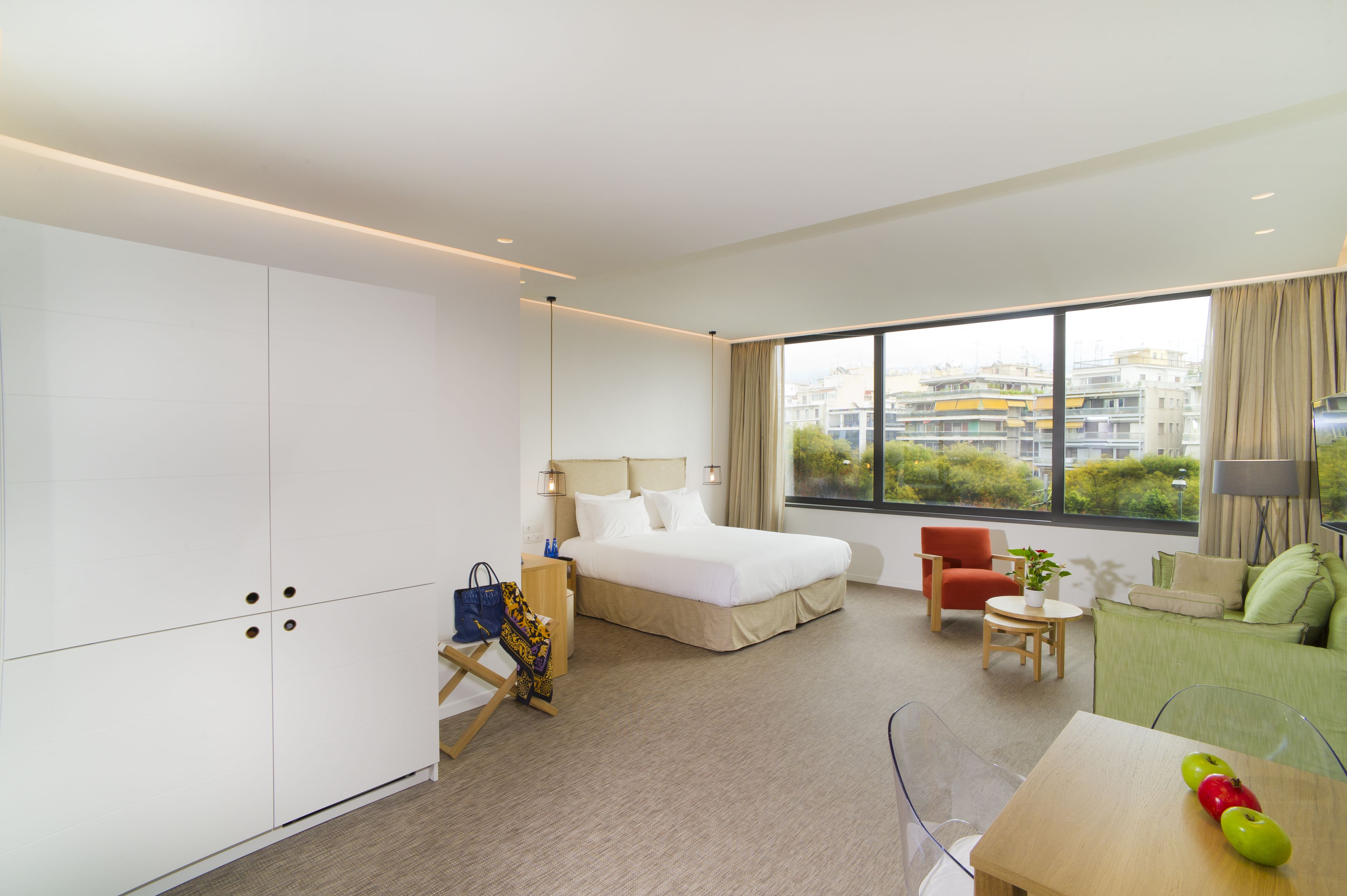 egyptian cotton sheets, premium bedding, pillow-top beds, in-room safe