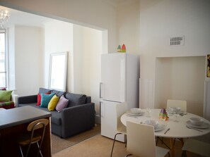 House, Private Bathroom (The Town House)