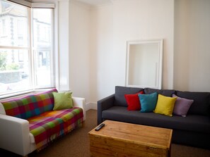 House, Private Bathroom (The Town House)