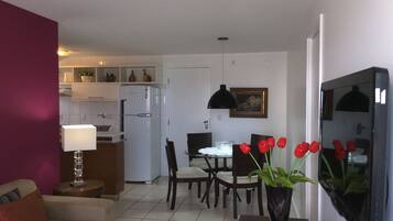 Apartment, 2 Bedrooms, Ocean View | Living room | TV