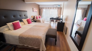 A hotel room with a large bed, a desk, and a chair. There is a mirror on the wall and a window with curtains. - Gran Hotel Continental (Mar del Plata)