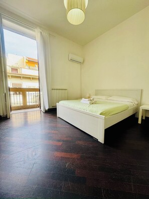 1 bedroom, hypo-allergenic bedding, desk, iron/ironing board - Mamamia #Teatro Massimo (Palermo)