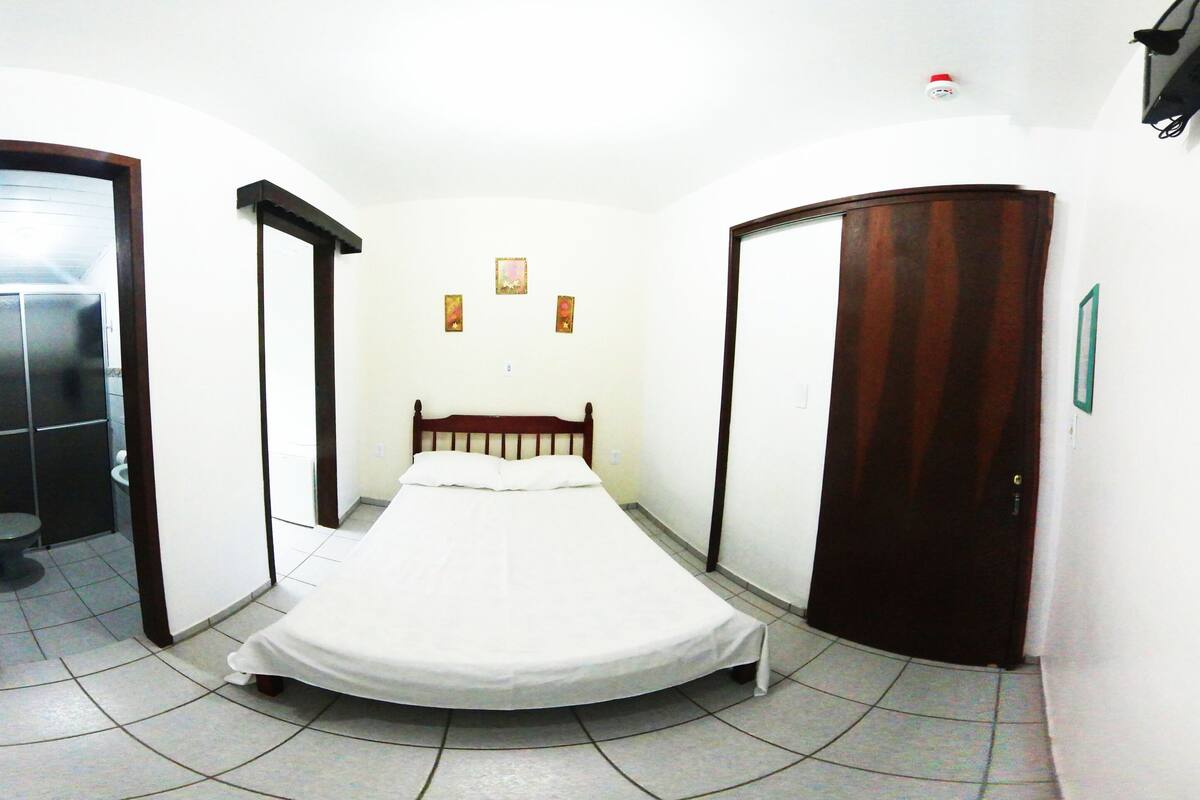Double Room | Minibar, WiFi (free), bed sheets