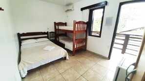 Family Room | Minibar, free WiFi, bed sheets - Hotel Praia Grande (Penha)