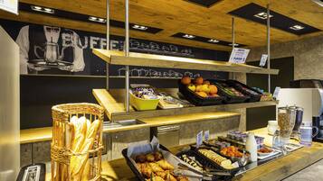Buffet breakfast on weekends (EUR 8 per person)