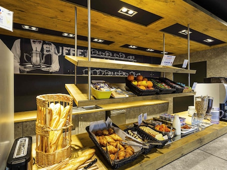 Buffet breakfast for a fee on weekends. ibis budget Angoulême Nord