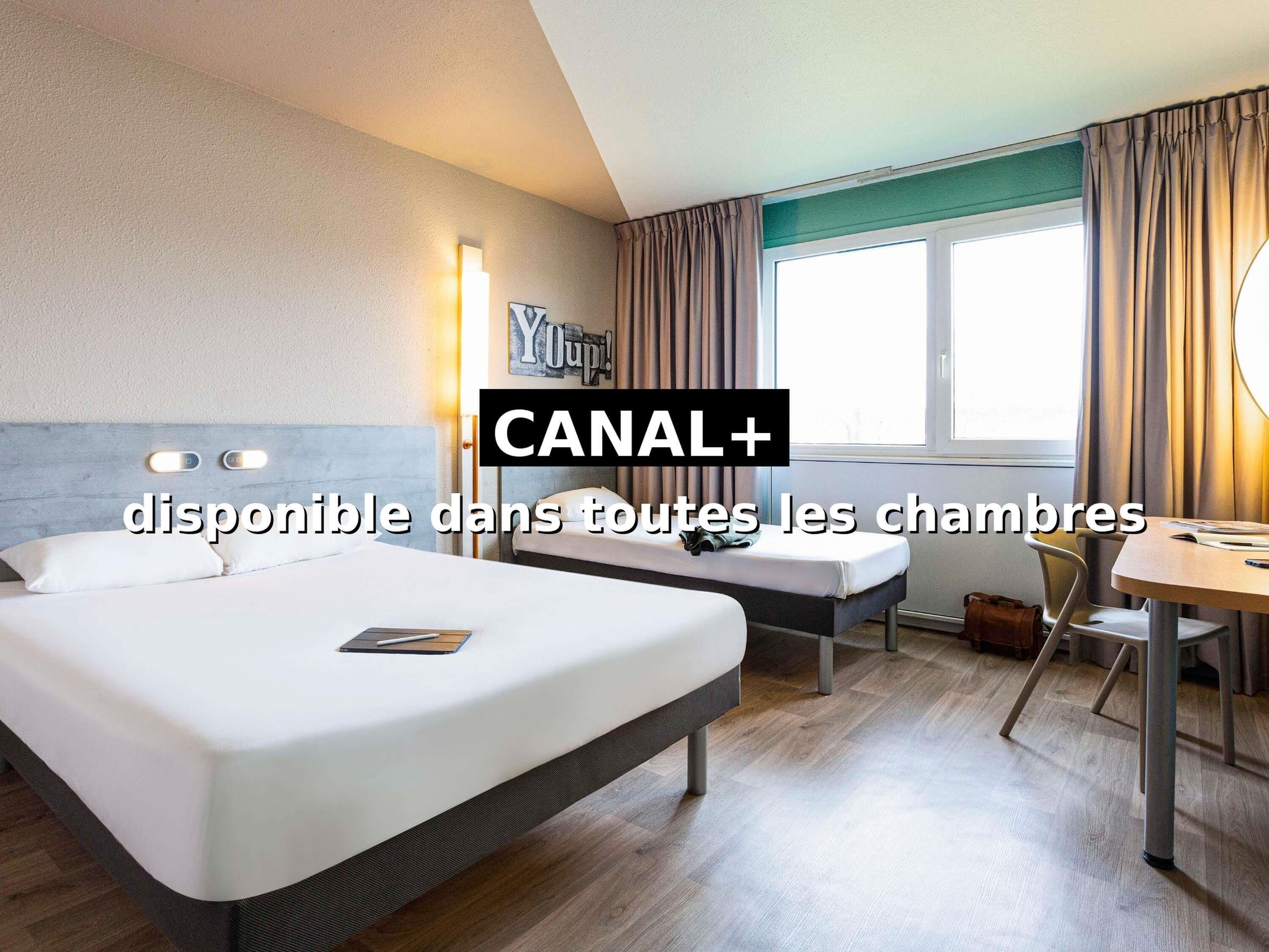 Chambre triple, 1 lit double | Bureau, espace de travail pour ordinateurs portables
