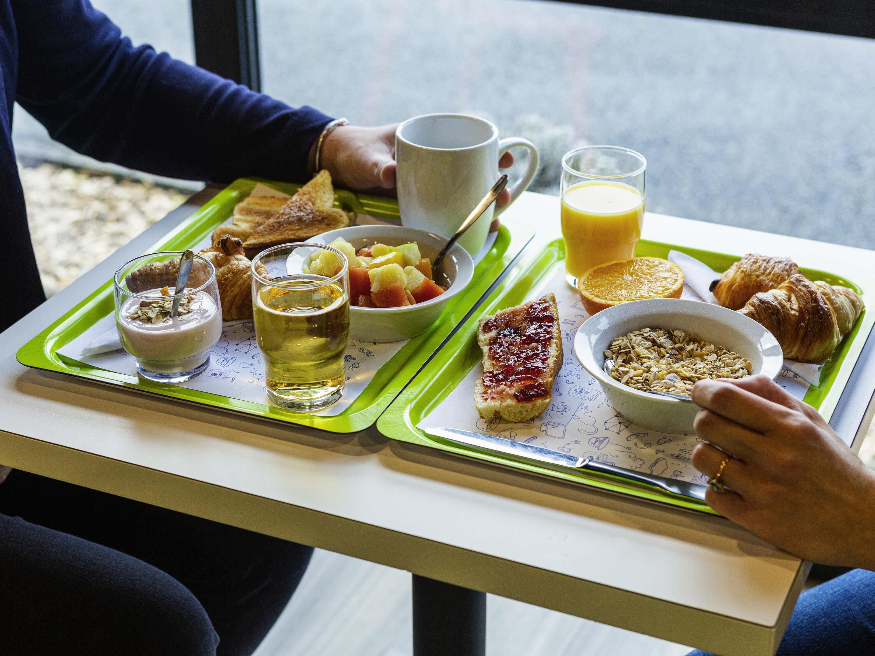 buffet breakfast on weekends (eur 8 per person)