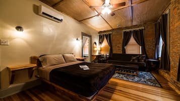 Standard Room, 1 Queen Bed with Sofa bed, Non Smoking (Walnut Room) | Desk, iron/ironing board, free WiFi