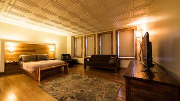 Standard Room, 1 Queen Bed with Sofa bed, Non Smoking (Maple Room) | Desk, iron/ironing board, free WiFi