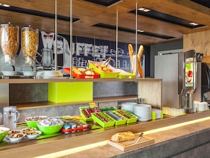 Se ofrece un desayuno bufé (7.50 EUR por persona)
