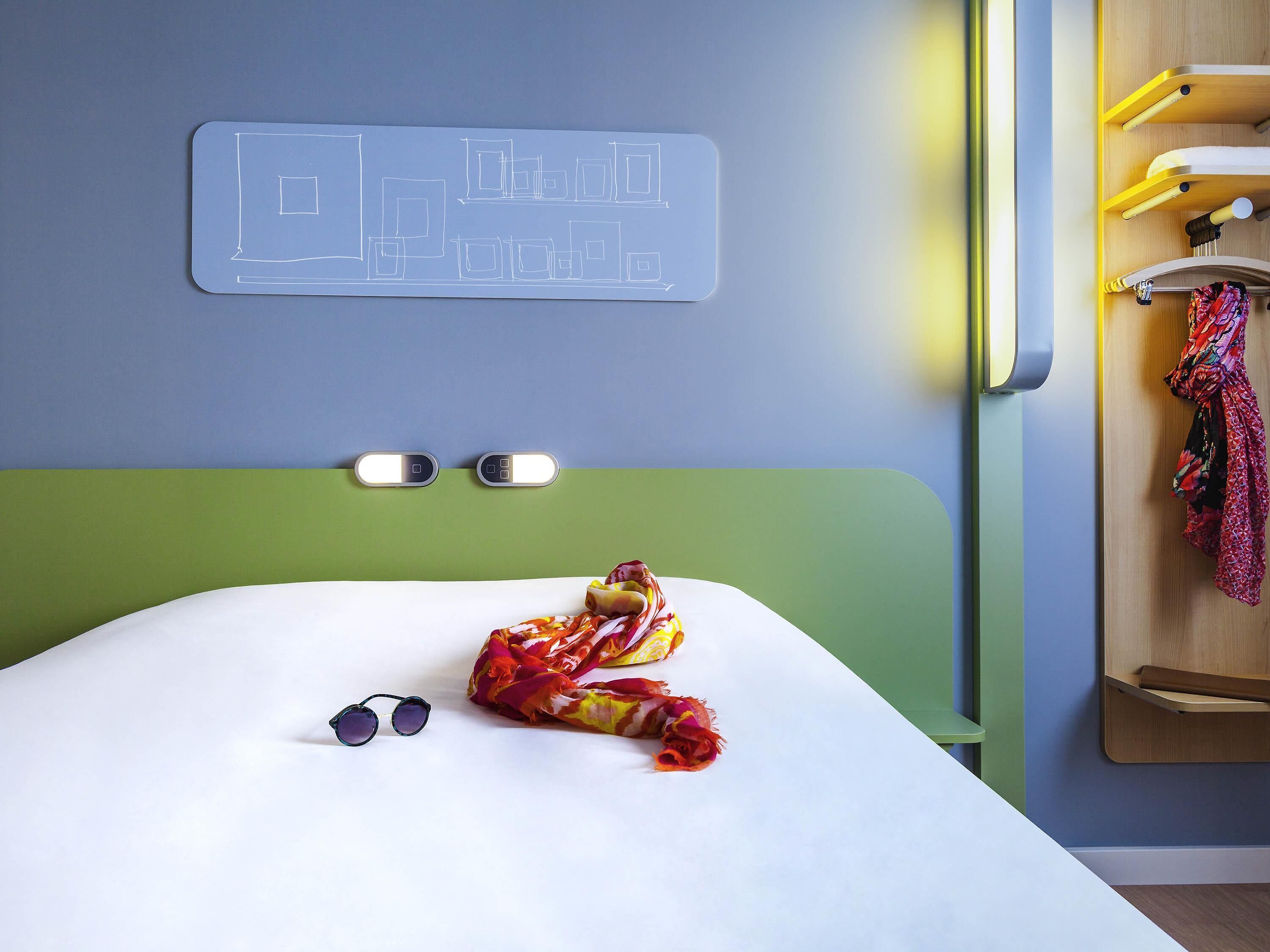 double room | in-room safe, desk, soundproofing, free wifi