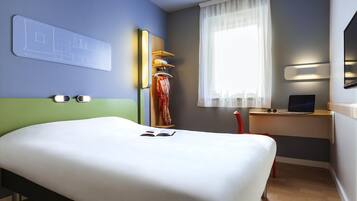 Double Room | In-room safe, desk, soundproofing, free WiFi