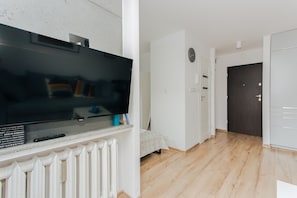 Apartment | Wohnbereich | Flachbildfernseher