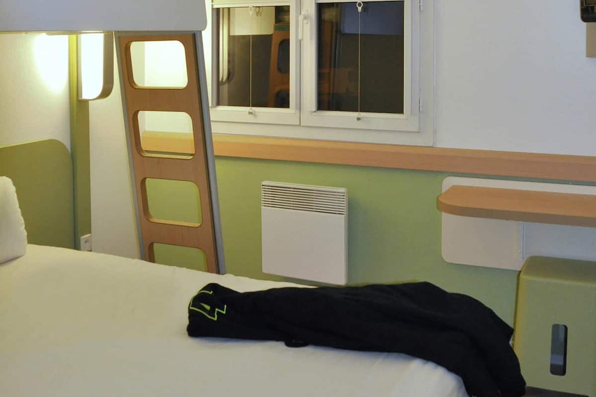Habitació triple, diversos llits | Escriptori, habitacions insonoritzades i wifi gratuïta