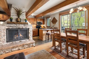 Living area - Chateau Eau Claire & Roaring Fork by Frias Properties (Aspen)