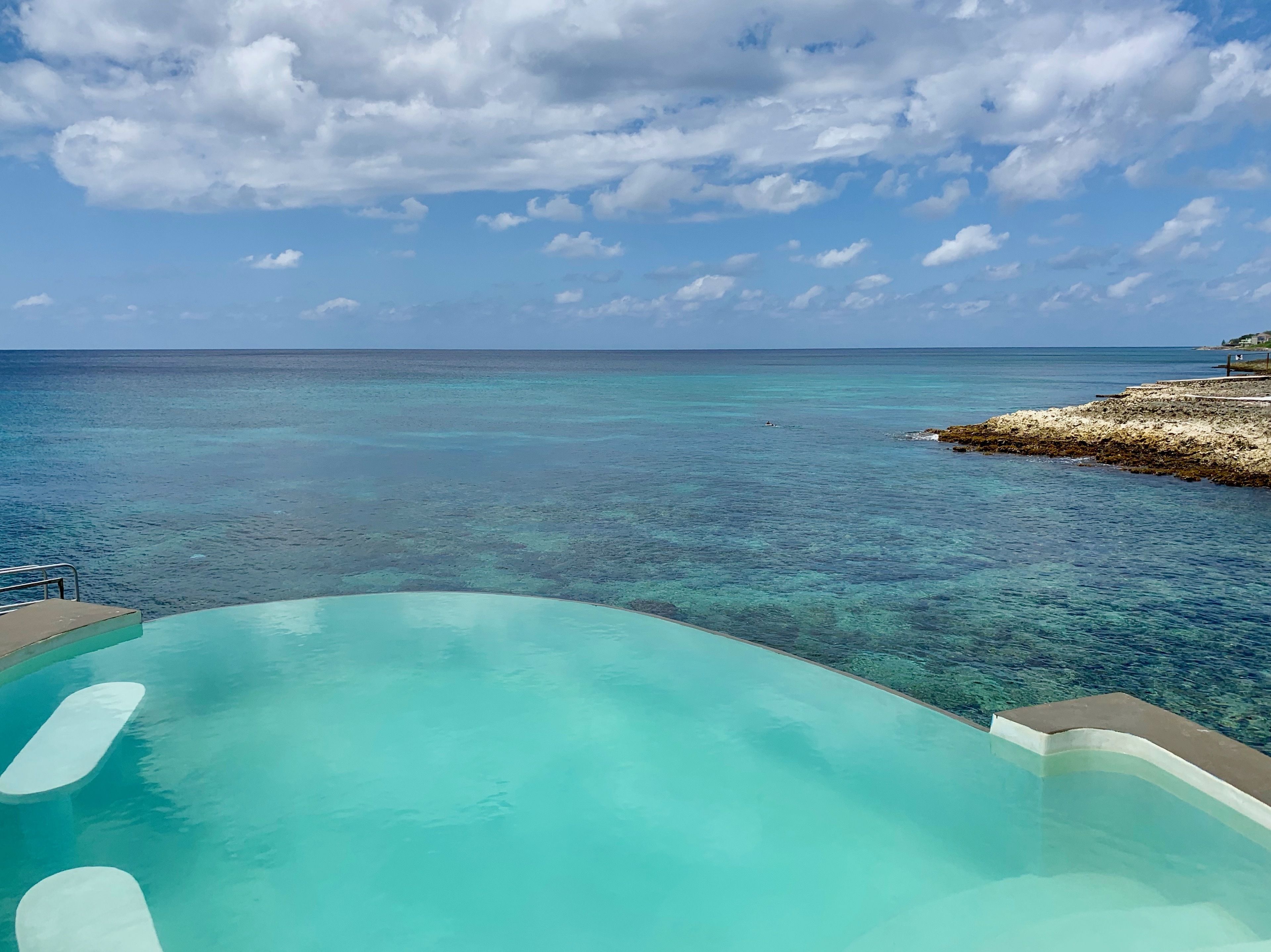 4 outdoor pools, pool umbrellas, sun loungers