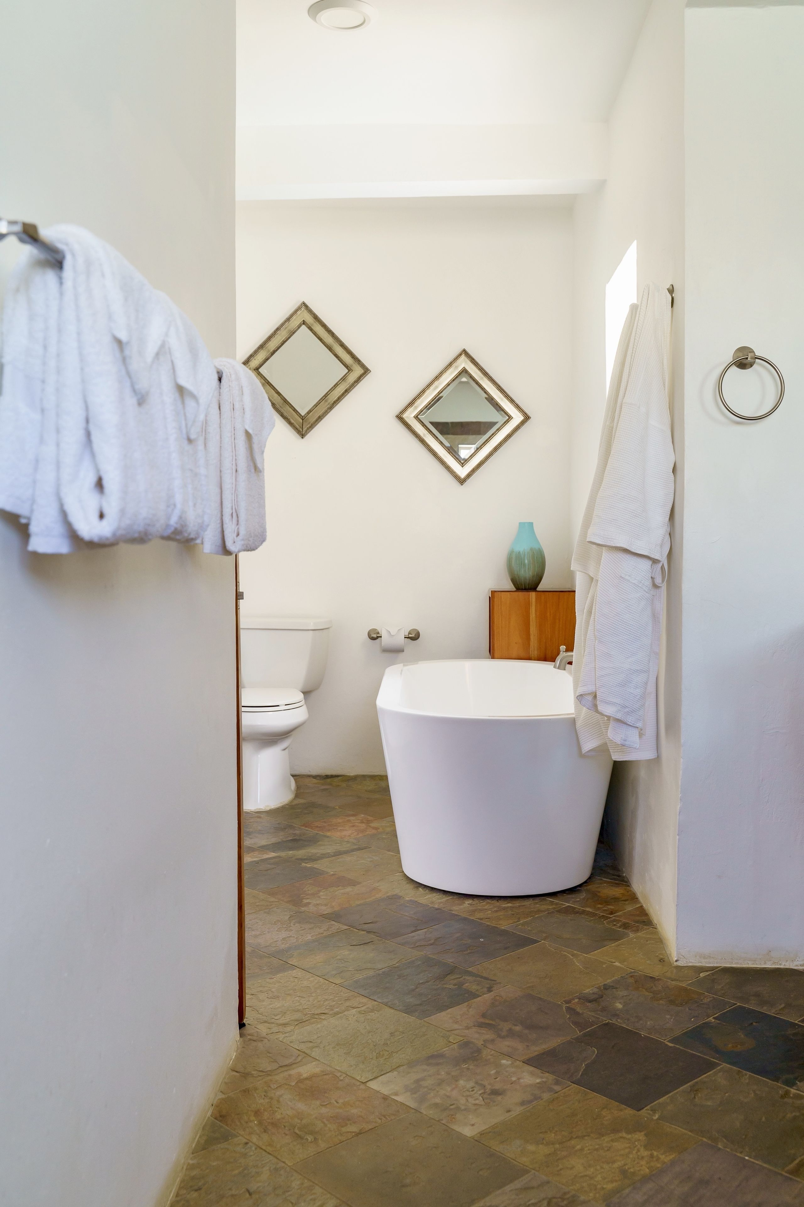 honeymoon suite, ocean view | bathroom | free toiletries, hair dryer, towels, soap