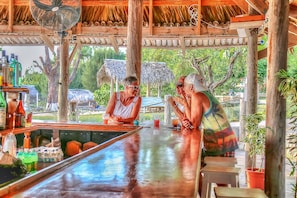 2 bars/lounges, 2 poolside bars