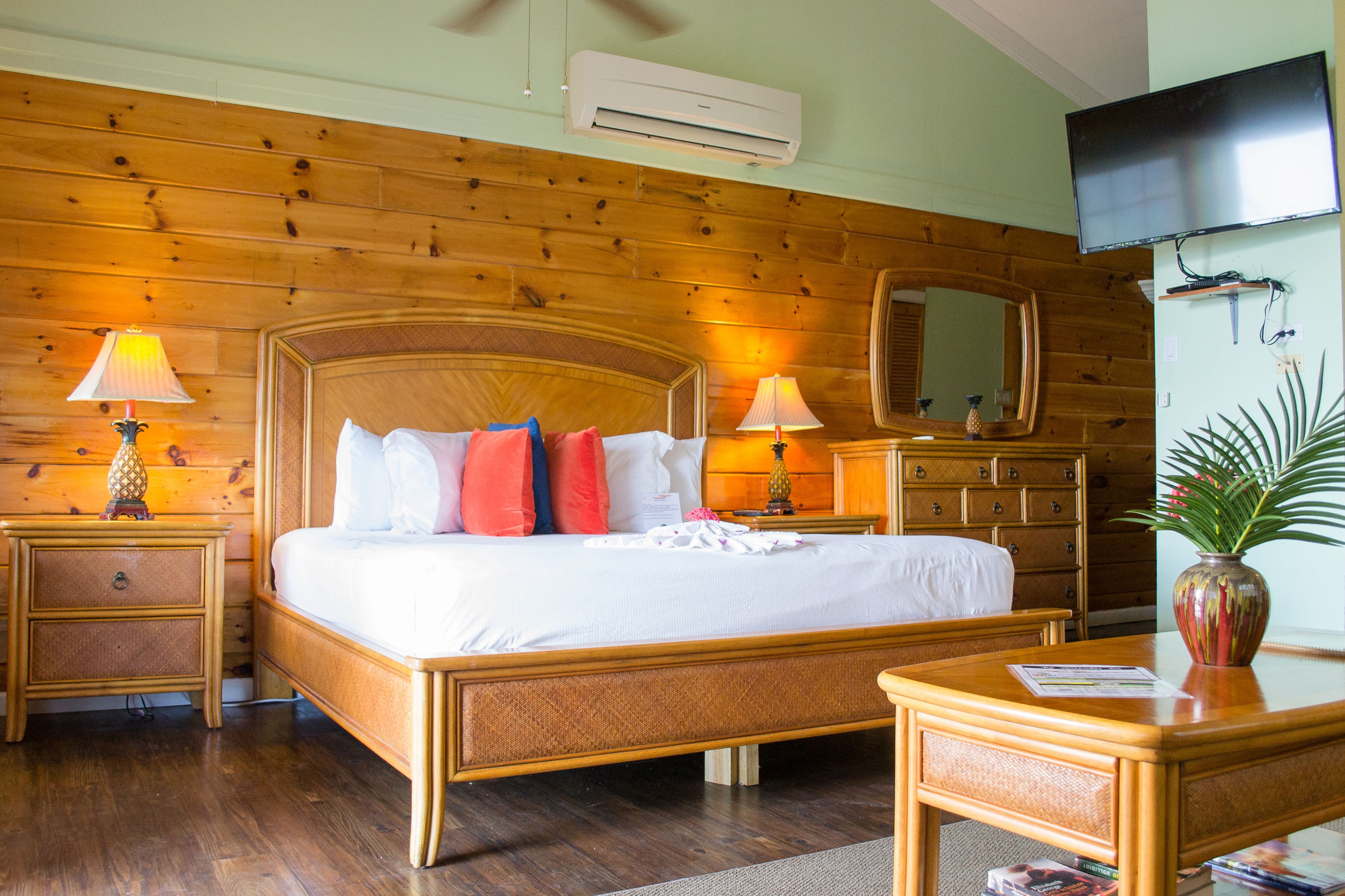 deluxe suite, ocean view | 1 bedroom, premium bedding, in-room safe, free wifi