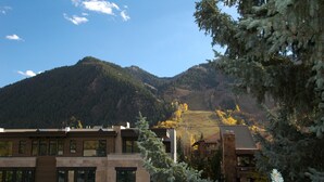 Deluxe Room, Multiple Beds | WiFi (free) - Concept 600 by Frias Properties (Aspen)