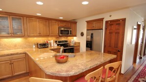 Deluxe Room, Multiple Beds | WiFi (free) - Concept 600 by Frias Properties (Aspen)