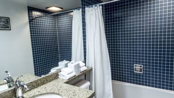 Standard Room, Multiple Beds | Bathroom | Shower, hair dryer, shampoo